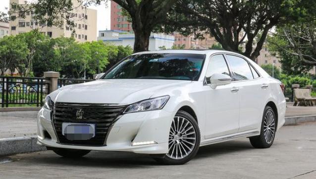 丰田皇冠豪华轿车，报价、图片一览，树立新标杆！