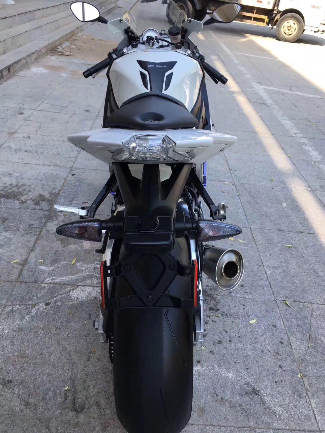 1000rr高性能跑车，探索未来驾驶的极致体验